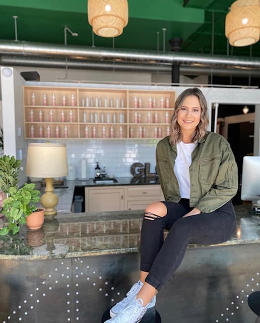 Glowout spray tan technician West Town Chicago